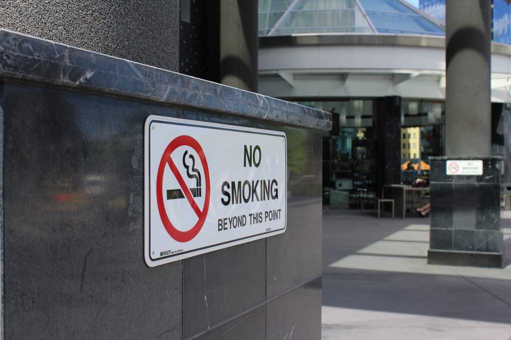 no smoking sign at workplace